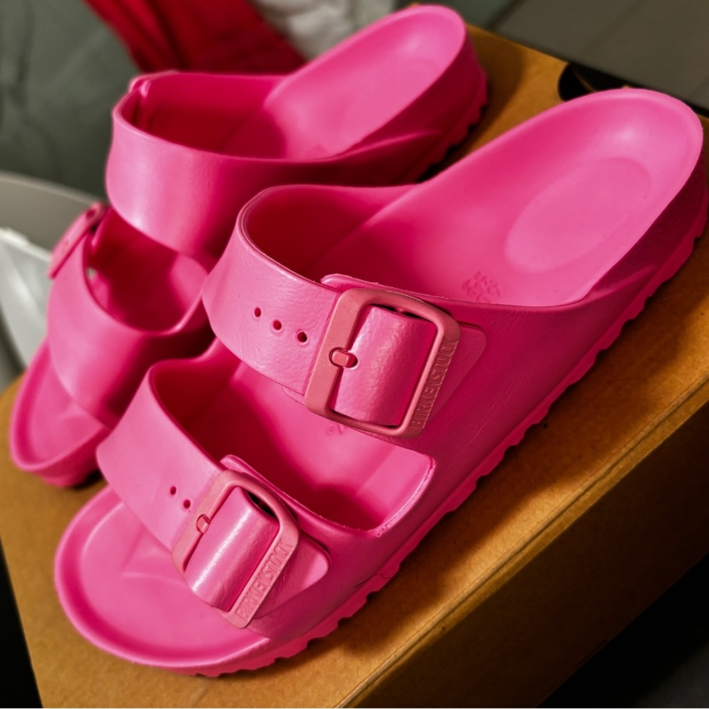 Birkenstock sandals in the color PINK women’s size 9 never worn brand new w/ box
